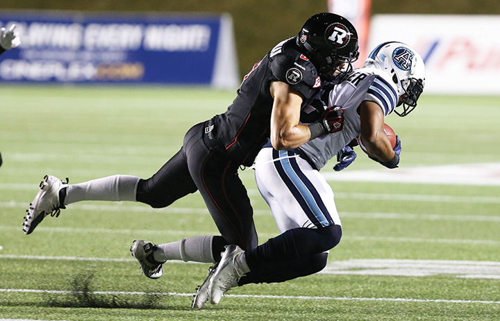 Antoine Pruneau tackles an Argos player